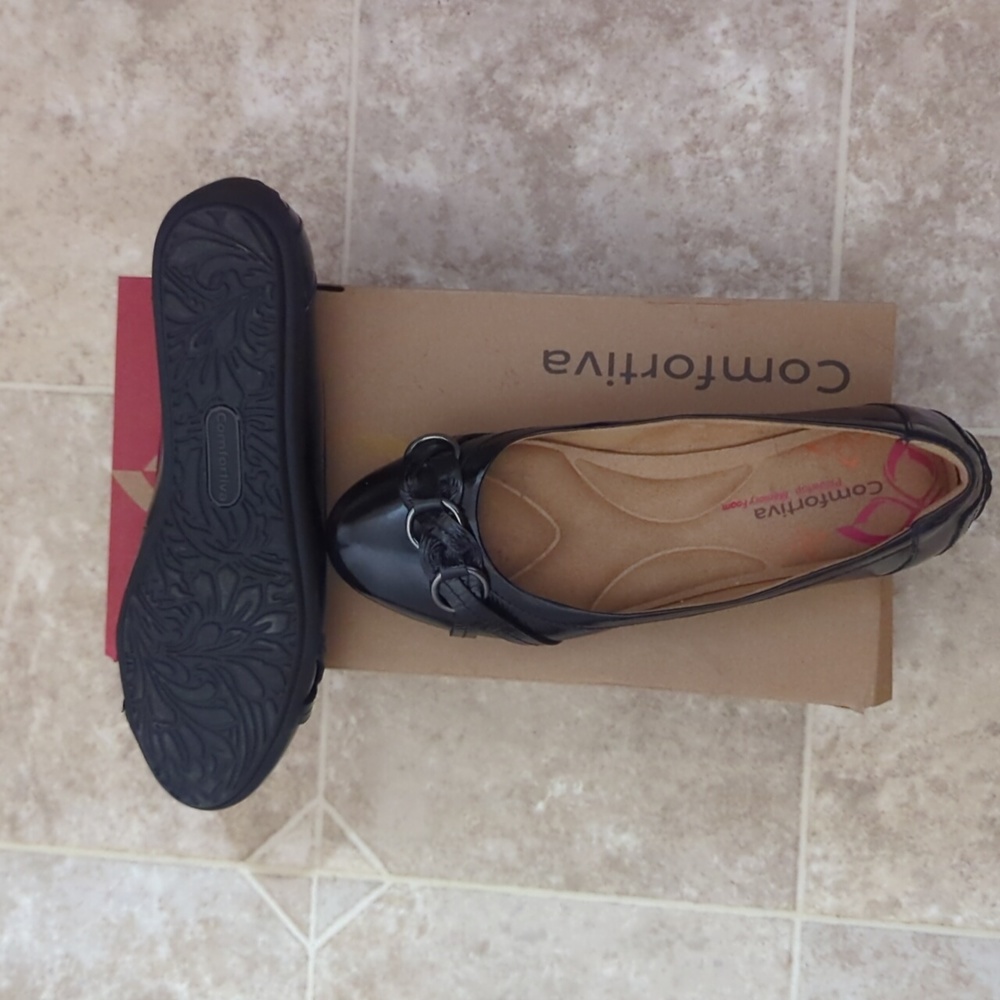 Shoes - Picture 2 of 5